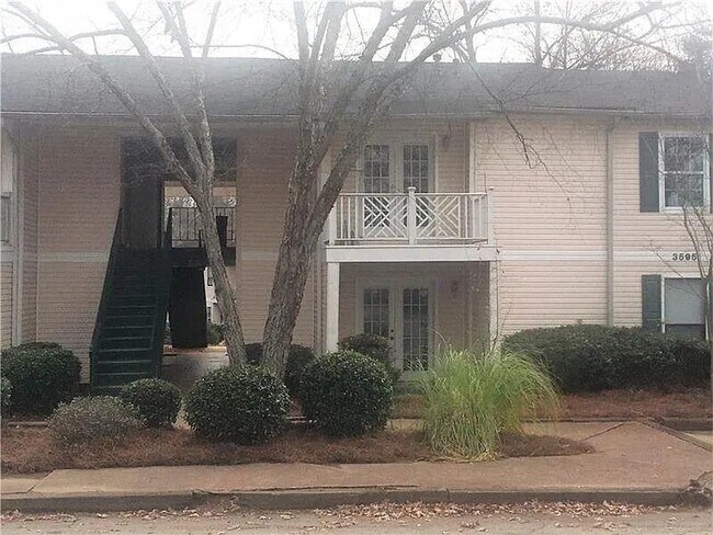 Building Photo - 3595 Woodbriar Cir