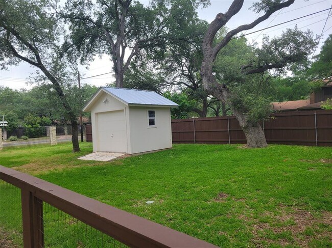Building Photo - 4012 Hyridge Dr