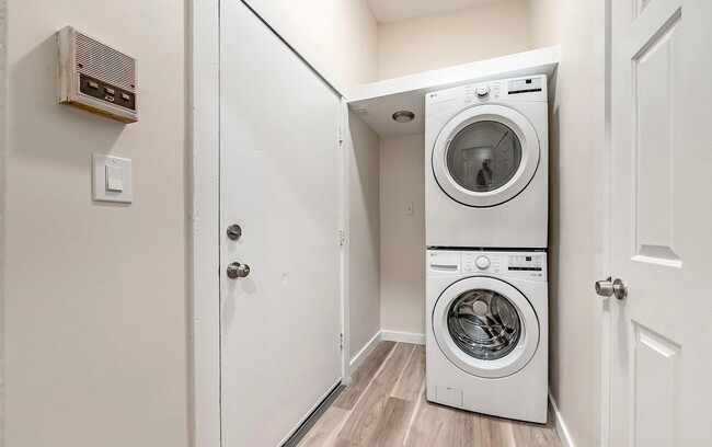 Building Photo - 67 S Ferry St