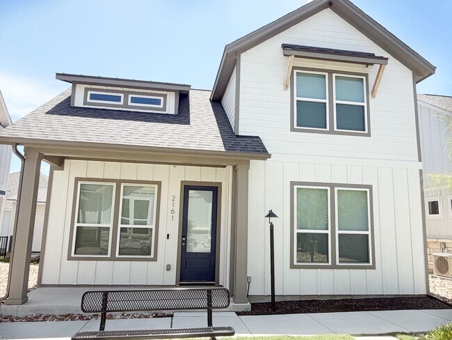 Building Photo - 2 Bed / 2.5 Bath Home Ready for Lease!