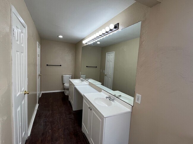 Building Photo - 103 Meadow Way