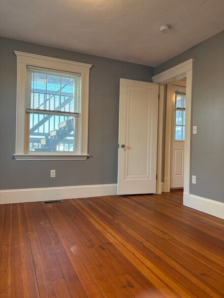 Bedroom - 12 Madison Ave