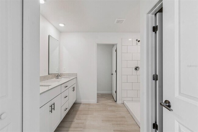 Building Photo - 1712 Tropical Oasis Ave