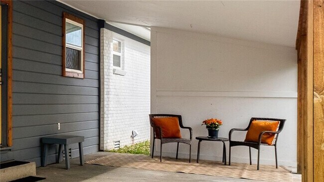 Building Photo - 1305 SE Benton St