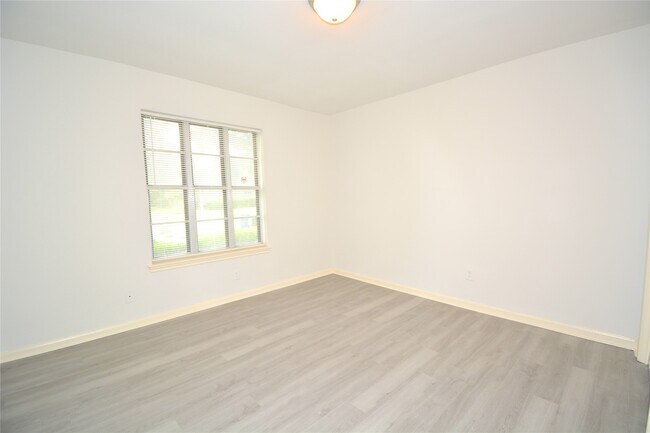 Building Photo - 15138 Corona Del Mar Dr