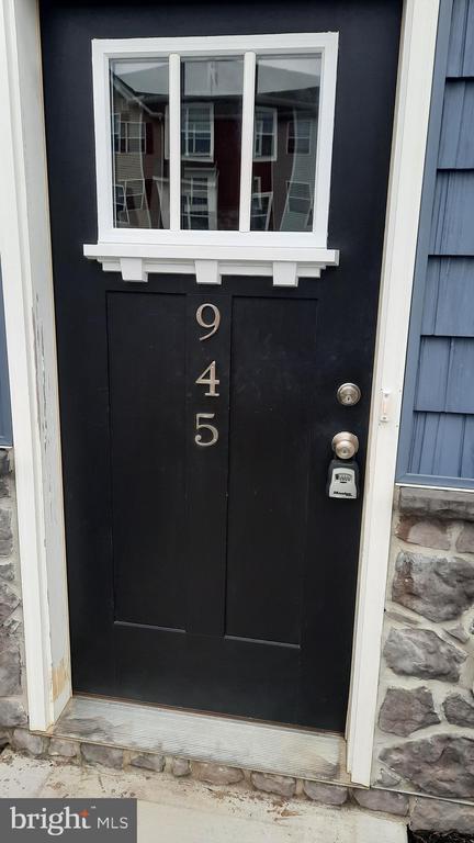 Building Photo - 945 Admiral's Quay Dr