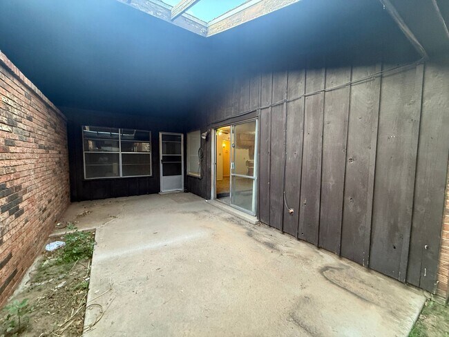 Building Photo - 2723-2723 Fair Palms Pl