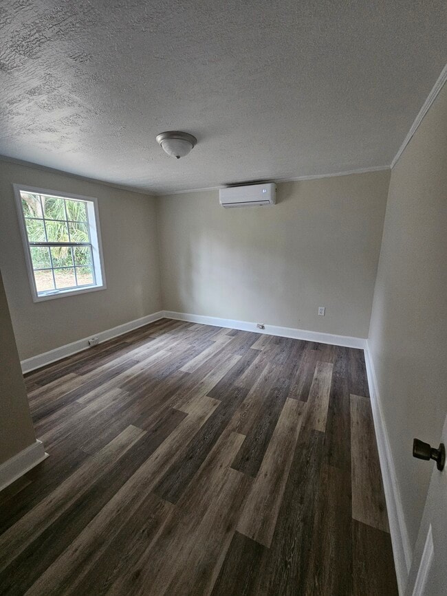 Building Photo - 1343 E Duval St