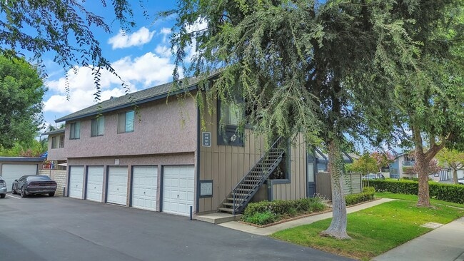 Building Photo - 819 Silver Fir Rd