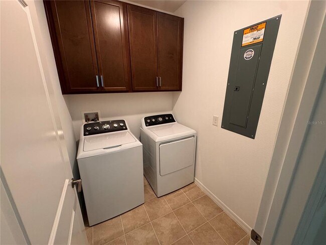 Building Photo - 14727 Field Daisy Dr