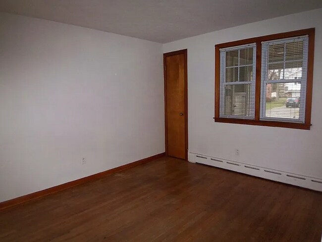 Building Photo - Comfortable Ranch in Quiet Neighborhood 3 Bedrooms/ 1 full bath