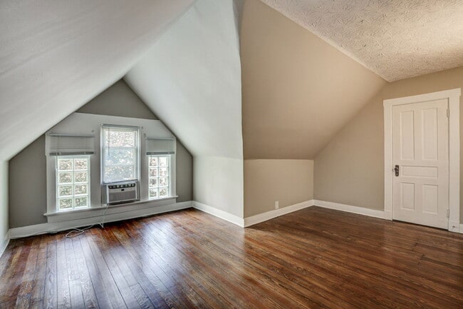 Building Photo - 808 Academy Ave