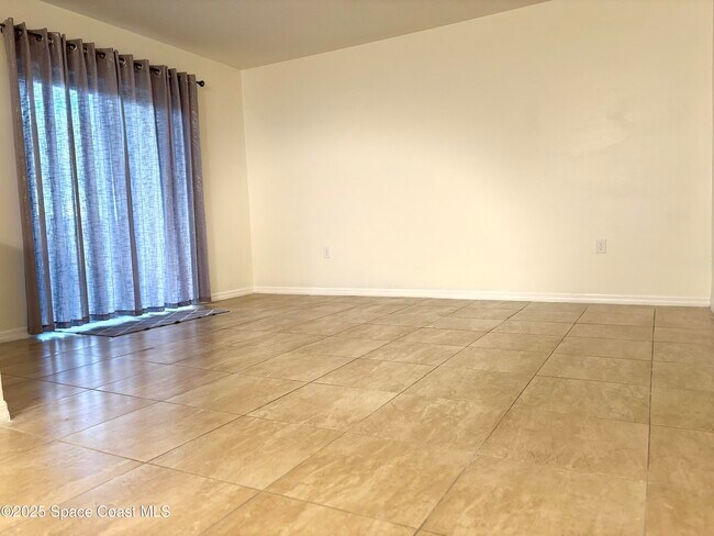 Building Photo - 110 Summer Pl