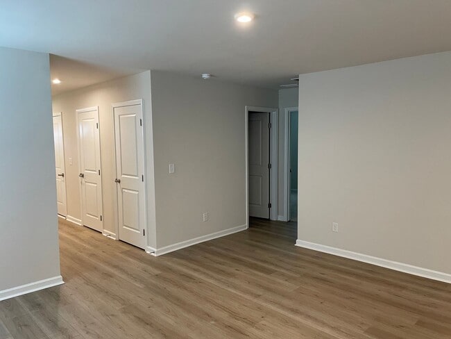 Building Photo - 8103 Sterling Oaks Dr