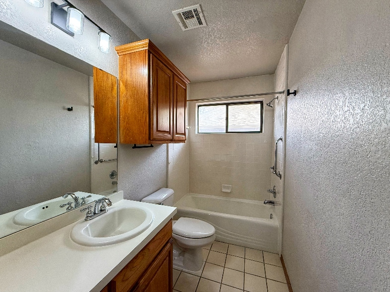 Building Photo - 6605 NW 134th St