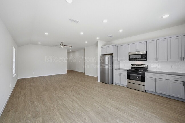 Building Photo - 1819 Boxwood Dr