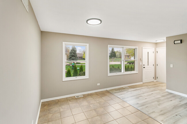 Building Photo - 1569 Galway Dr