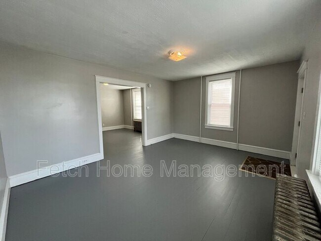 Building Photo - 23 S Custer Ave
