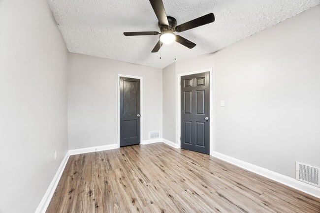 Building Photo - Three-Bedroom House In Dundalk