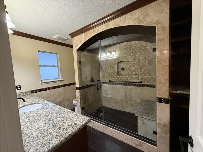 Building Photo - 7811 Fall Glen Dr