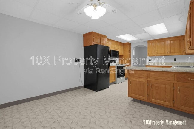 Building Photo - 563 S Burgess Ave