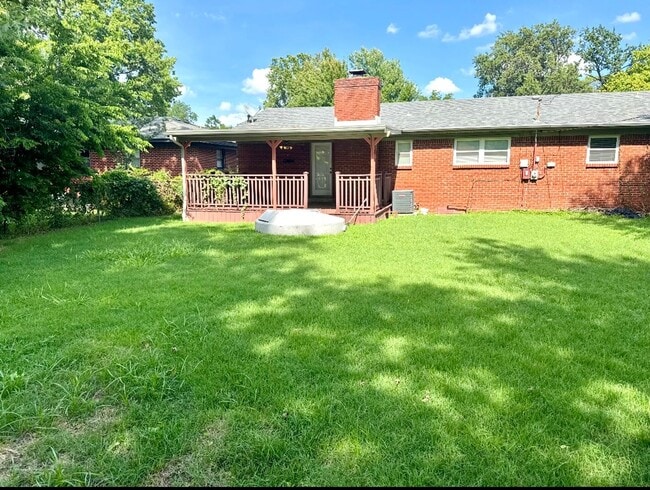 Building Photo - 3 Bed/2 Bath/2 Car Garage