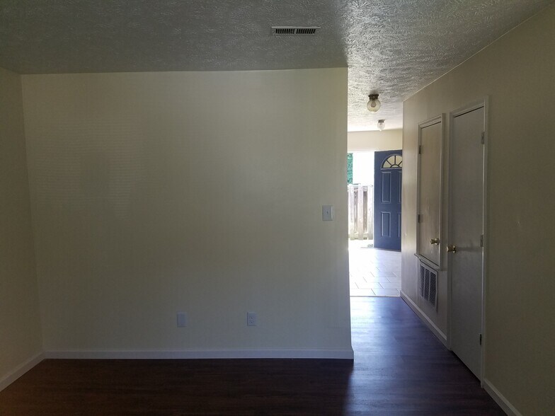 Building Photo - 5733 Aftonshire Dr