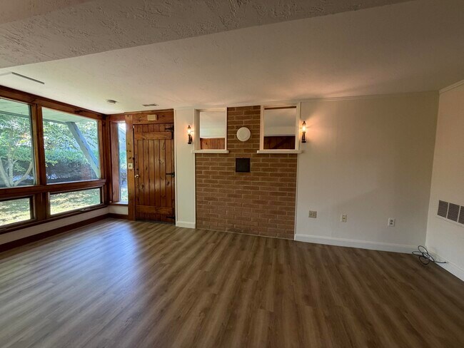 Building Photo - 56 Westville Rd
