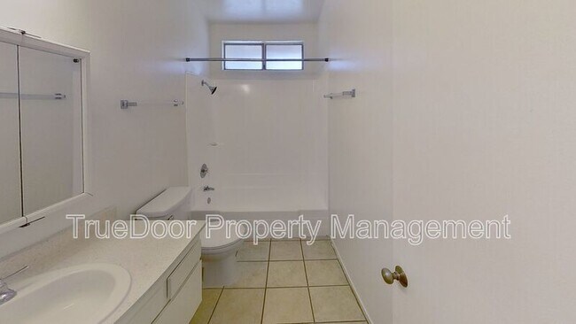 Building Photo - 533 N.Tustin Ave.