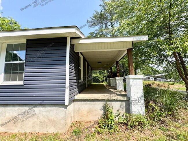 Building Photo - 151 Hopewell Church Dr