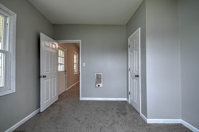 Building Photo - 635 S McKee St