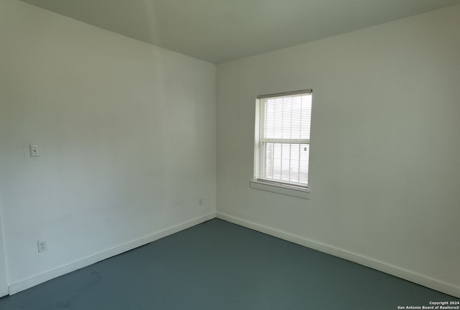 Building Photo - 1114 S San Marcos