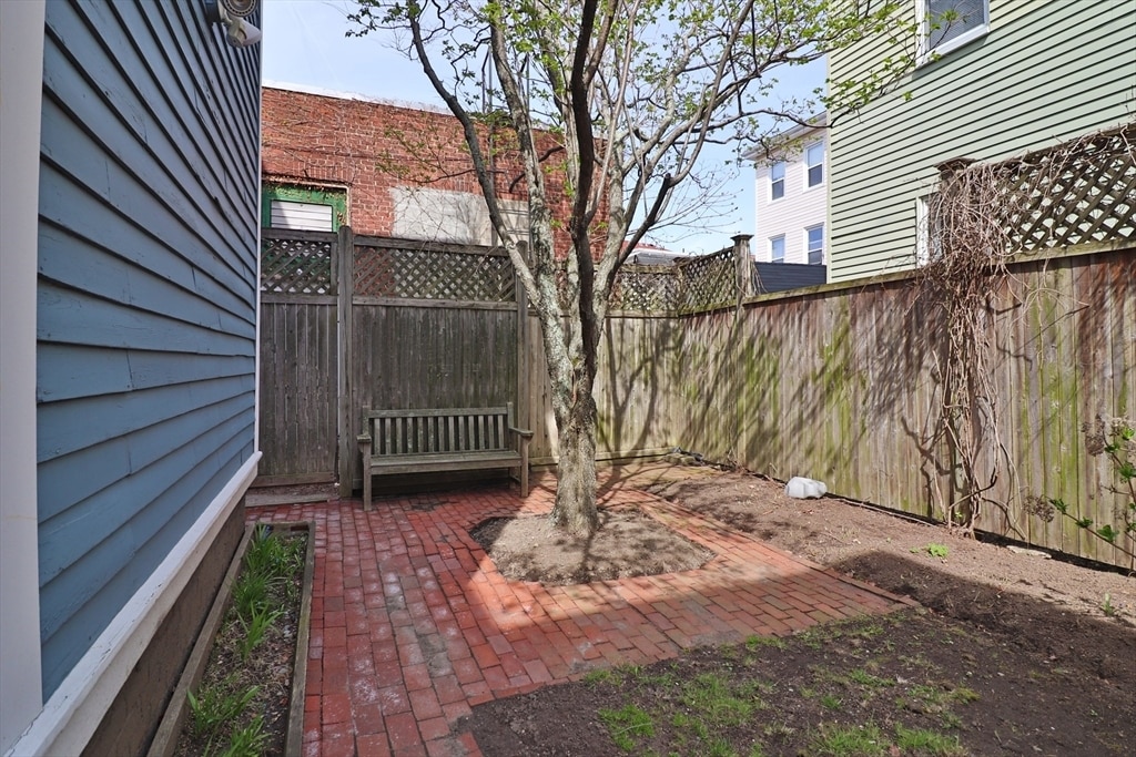 Building Photo - 84 Tremont St