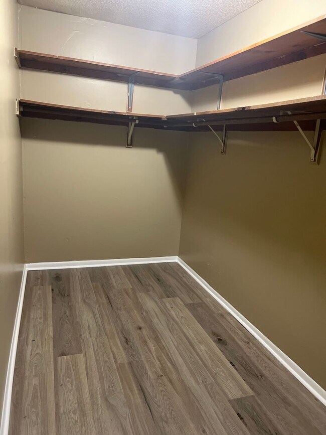 Building Photo - Sulphur - 1 Bedroom 1 Bath Apartment