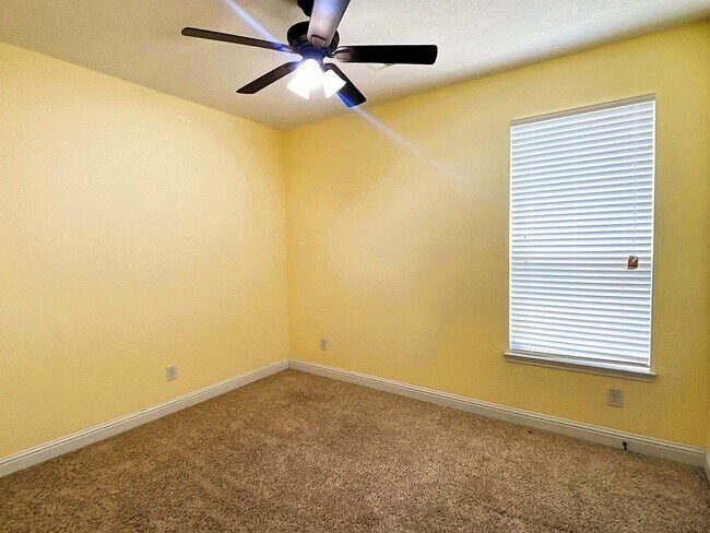 Building Photo - 16014 Peach Bluff Ln