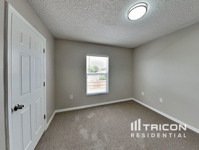 Building Photo - 12610 Lake Vista Dr