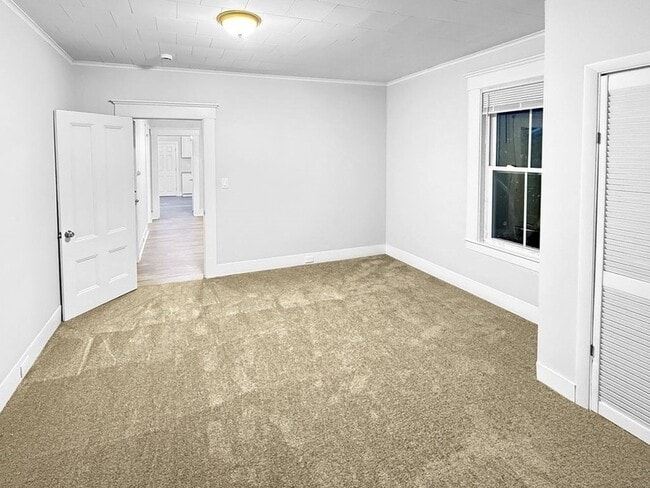 Building Photo - 264 Middlesex Rd