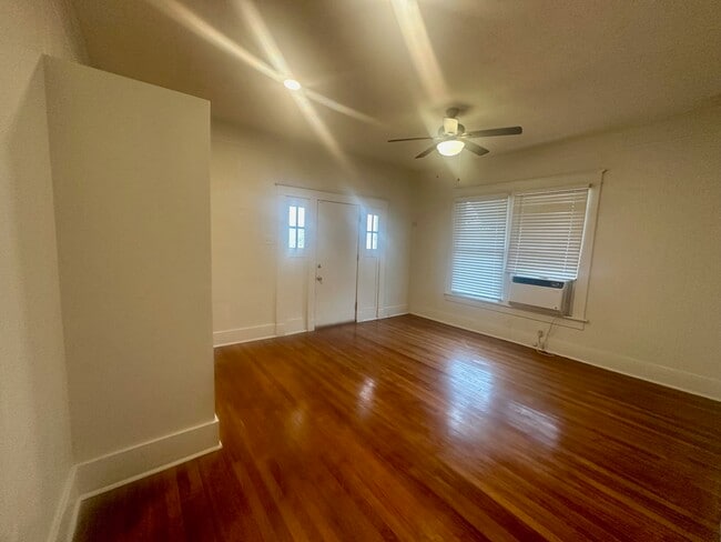 Building Photo - 670 Goodman St