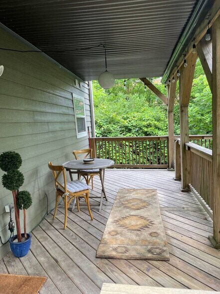 Building Photo - 107 E Clifton Ave