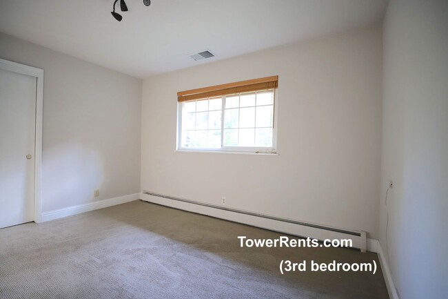 Building Photo - Santa Rosa: 3 bedroom, 2 1/2 bath Home wit...