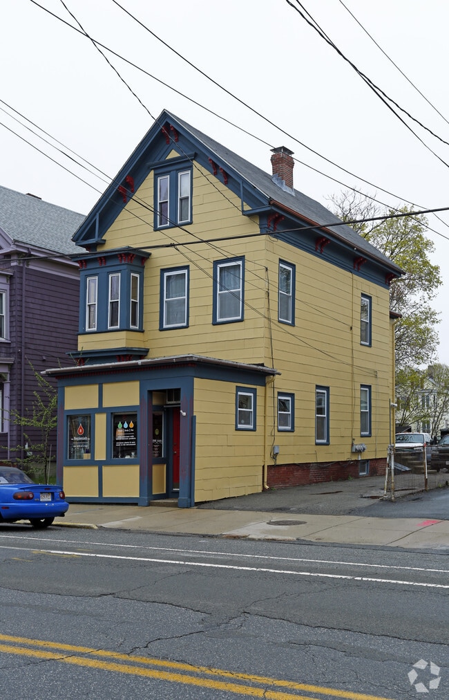 Primary Photo - 353 Beacon St