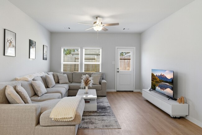 Building Photo - 16215 Globetrotter Ct