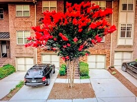 Building Photo - 2043 Cobblestone Cir NE