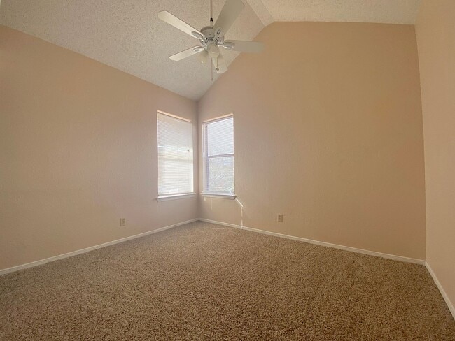 Building Photo - Northeast El Paso 3 Bed Refrig A/C