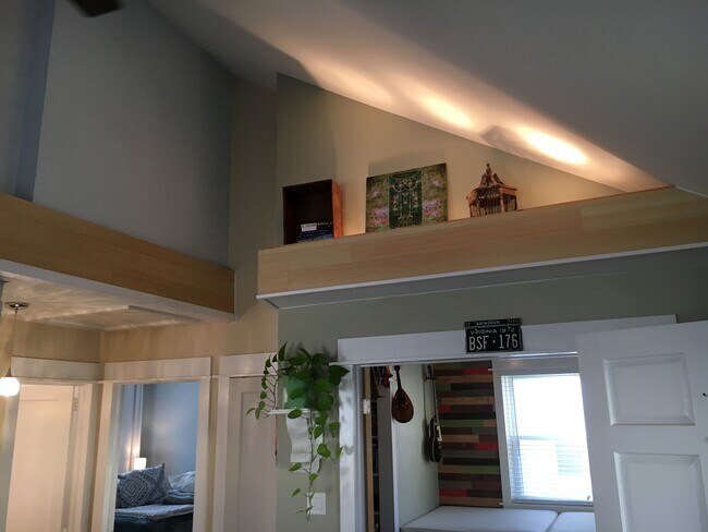 Building Photo - 912 Altavista Avenue