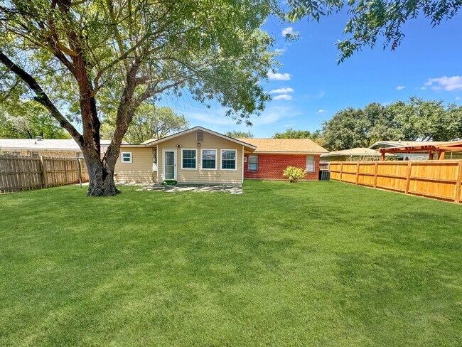 Building Photo - Welcome to Your New Rental in West San Antonio