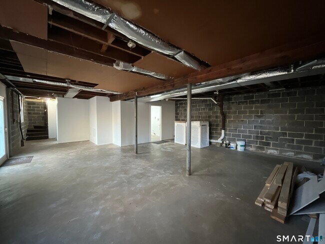 Building Photo - 110 Roger White Dr