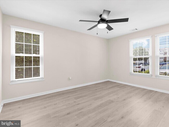 Building Photo - Ground Level Condo in Piney Orchard -Odenton