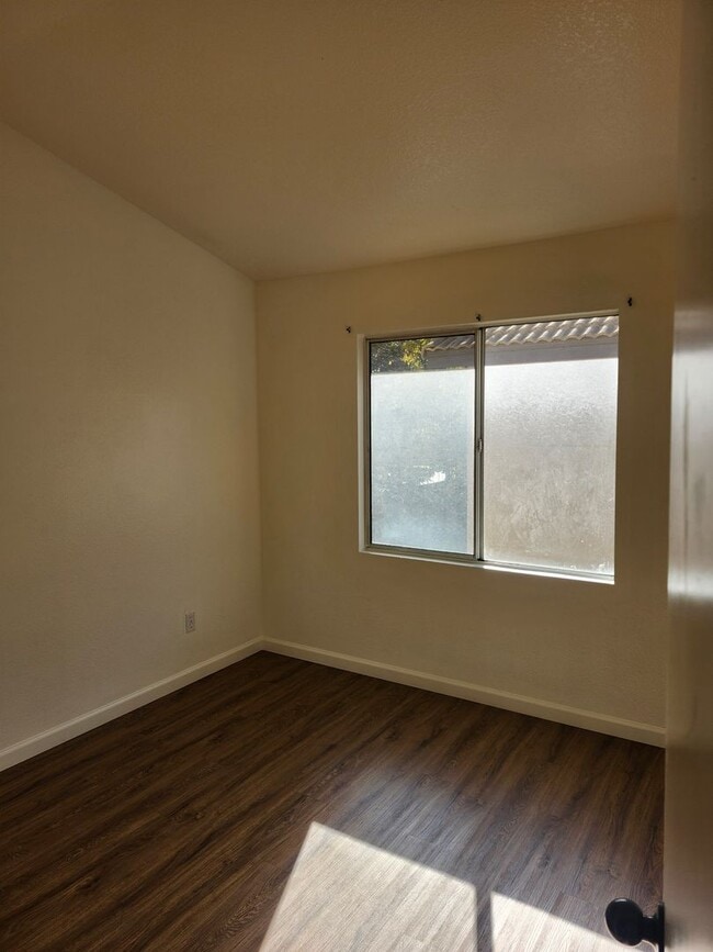 Building Photo - Spacious 4-Bedroom Home in a Prime Location