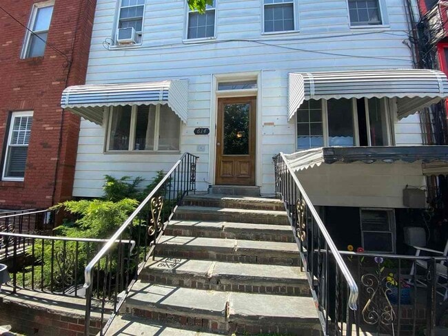 Building Photo - 614 GRAND St